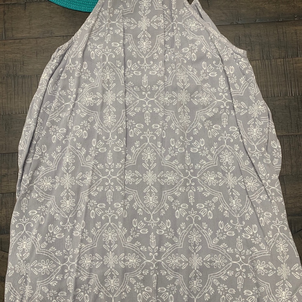 Loose Tank Top - Picture 2 of 3